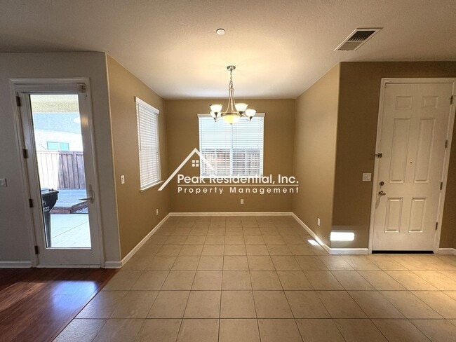Foto del edificio - Wonderful 3 bd/2.5 ba Elk Grove Home with 2 Car Garage