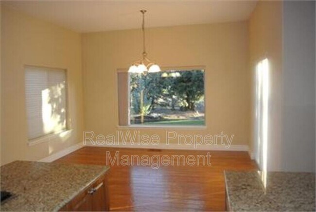 Foto del edificio - 845 Ribbon Falls Rd