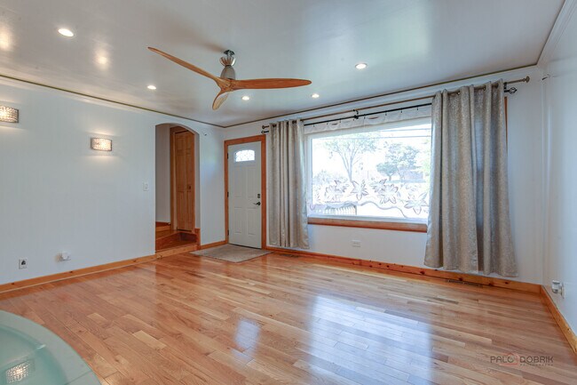Foto del edificio - 1245 N Midlothian Rd