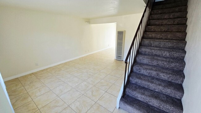Building Photo - 5202 Canoga St