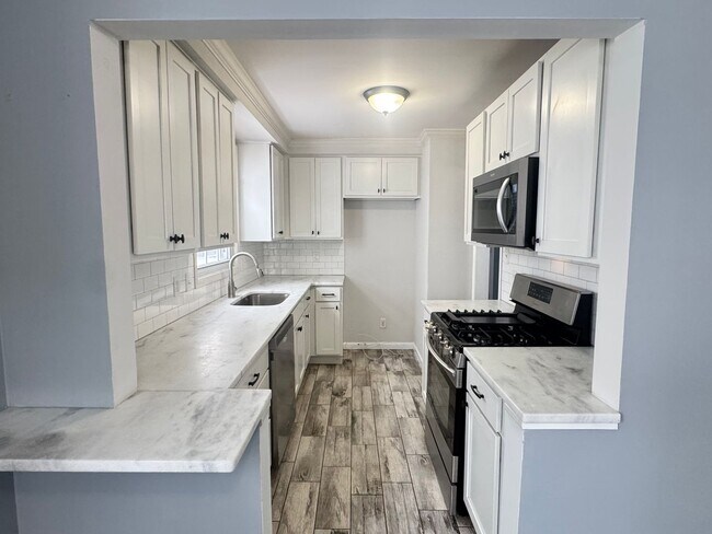 Foto del edificio - Updated Berkley Bungalow!