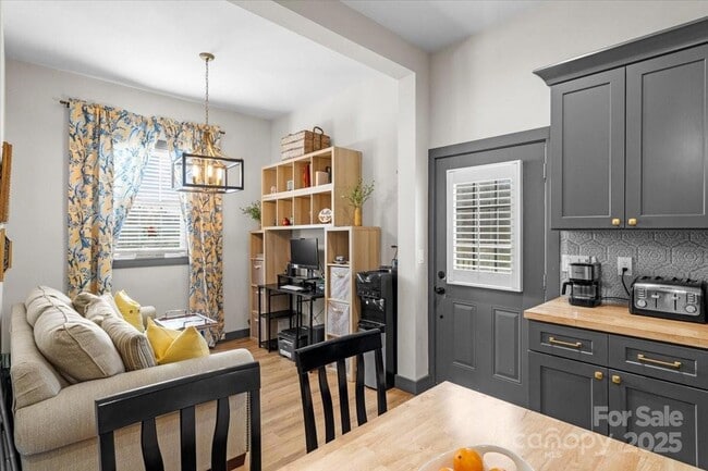 Foto del edificio - 8478 Rocky River Rd