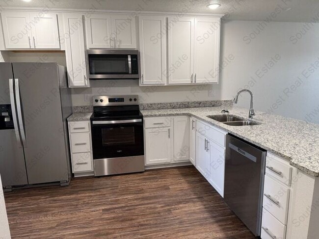 Building Photo - Spacious 2 bedroom 2 bath Duplex.