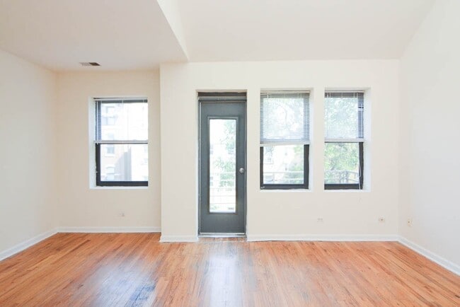 Building Photo - 920 W Dakin St