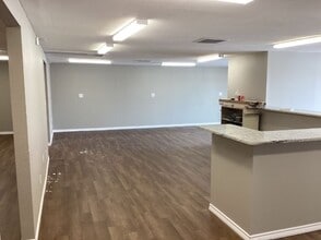 Building Photo - 1010 1st St E