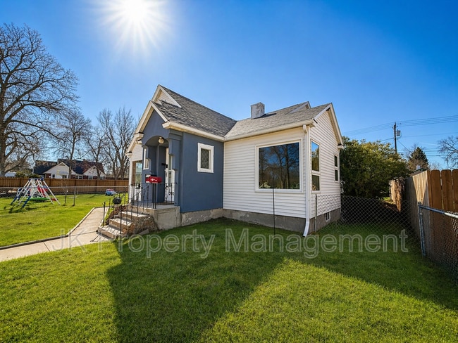 Building Photo - 2920 3rd Ave N