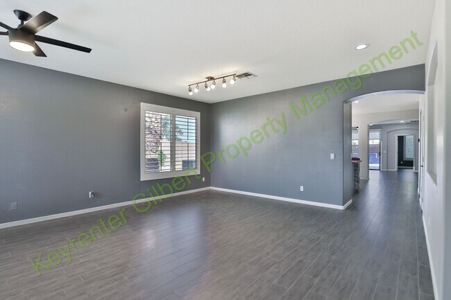Building Photo - Spacious 4-Bedroom Home with Pool in Gilbe...