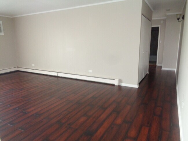 Foto del edificio - 4420 W 111th St