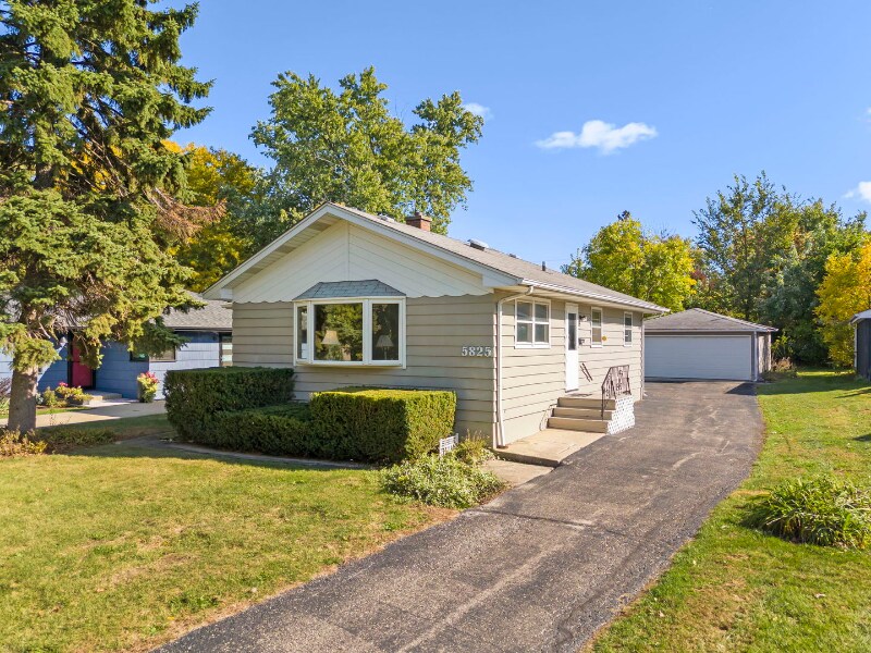 Photo - 5825 Webster St (Downers Grove, IL)