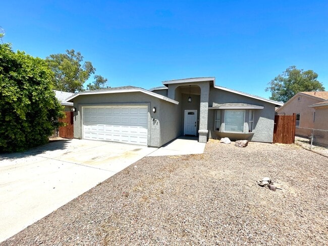 Building Photo - Luxurious Fully Furnished 3 Bedroom Home w...