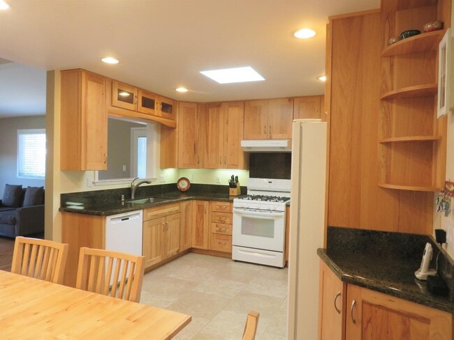 Building Photo - 3850 Madera Wy