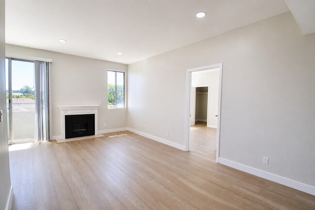 Building Photo - 2524 S Sepulveda Blvd
