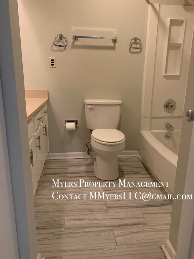 Foto del edificio - 4500 Sharon Chase Dr