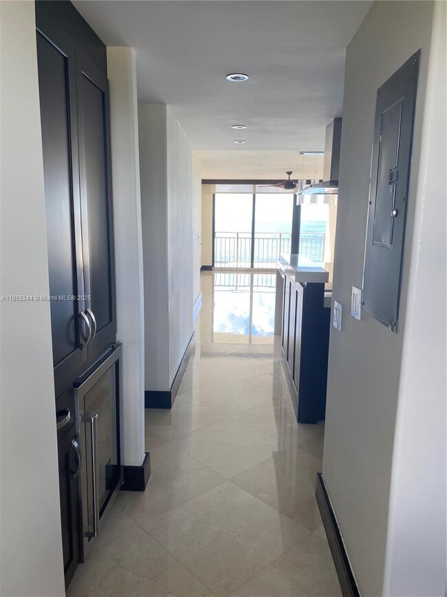Foto del edificio - 1632 S Bayshore Ct
