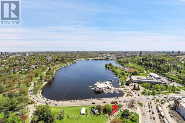 Photo du bâtiment - 805-3805 Carling Ave