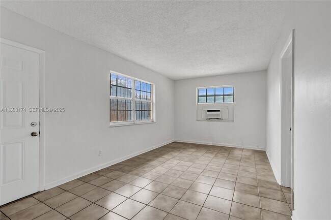 Foto del edificio - 2525 Superior St