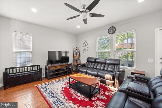 Foto del edificio - 1738 Beacon Ln