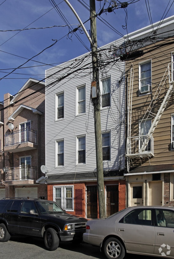 Building Photo - 20 Wallis Ave