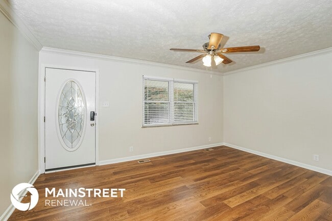 Building Photo - 1049 Roswell Rd