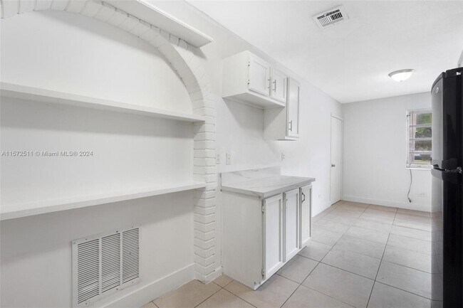 Foto del edificio - 700 SW 67th Ave