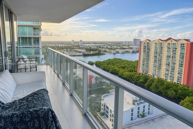 Foto del edificio - 300 Sunny Isles Blvd