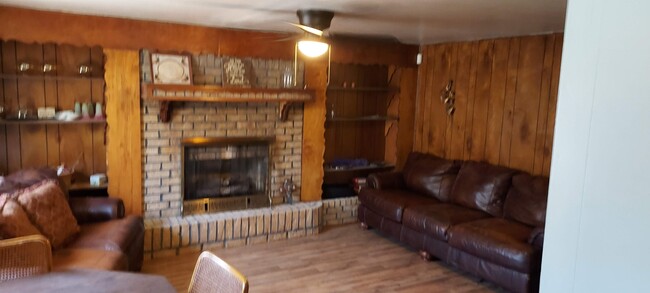 Building Photo - 2107 Pine Hill Rd