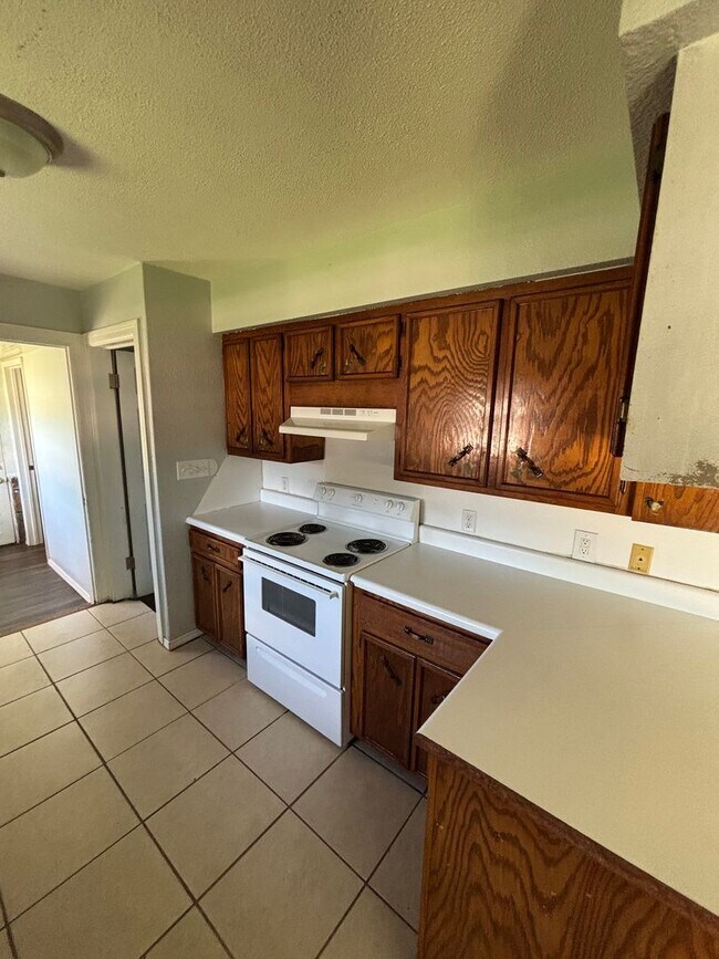 Foto del edificio - Charming 3-Bedroom Stone Home with Spacious Yard