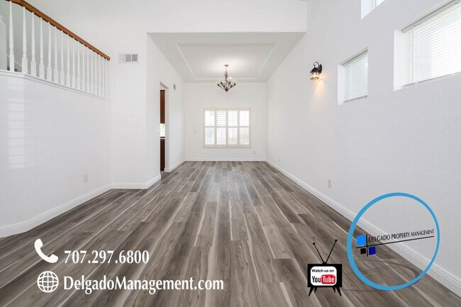 Foto del edificio - Large 4 bedroom home recently upgraded