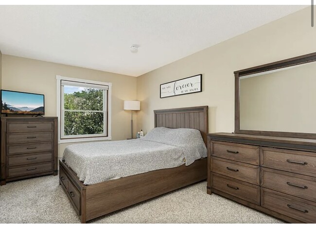 Master Bedroom (15*10ft) - 4092 S Meadowlark Rd