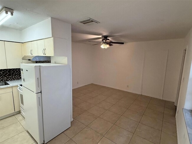 Building Photo - 4649 Bougainvilla Dr