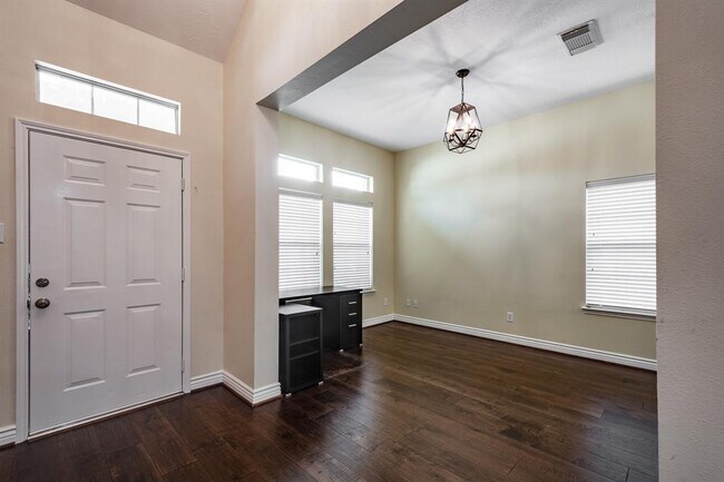 Foto del edificio - 5914 Shadow Creek Ct