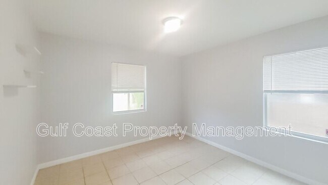 Foto del edificio - 704 38th St W