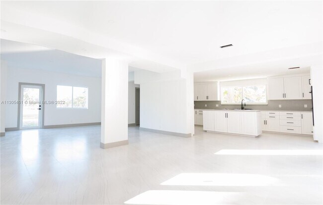 Building Photo - 3401 SW 128th Ave