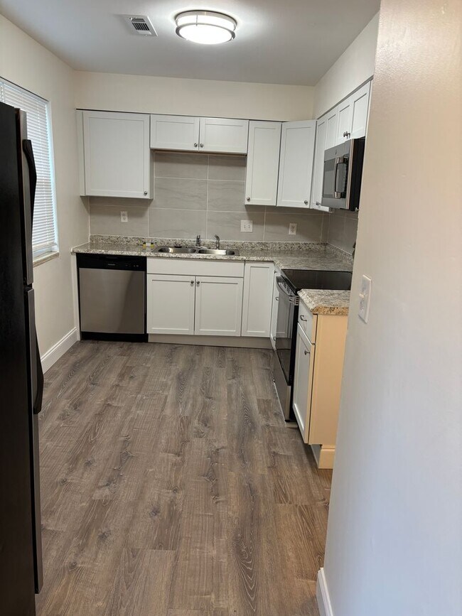 Foto del edificio - Pristine & Move-In Ready Townhome in Olde Forge!