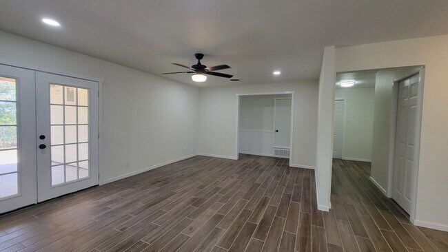 Foto del edificio - 129 Young Ave