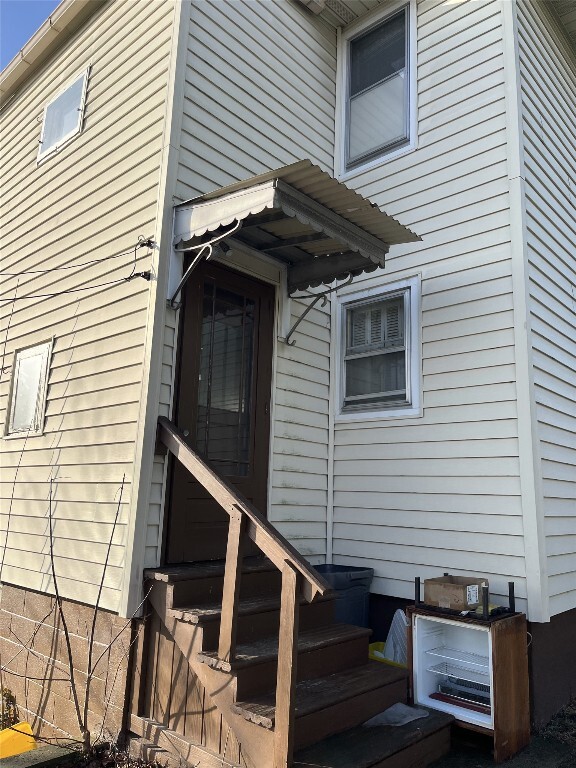 Building Photo - 124 Squires Ave