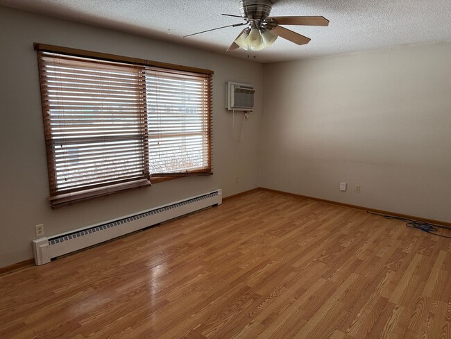 Building Photo - Reilly duplex