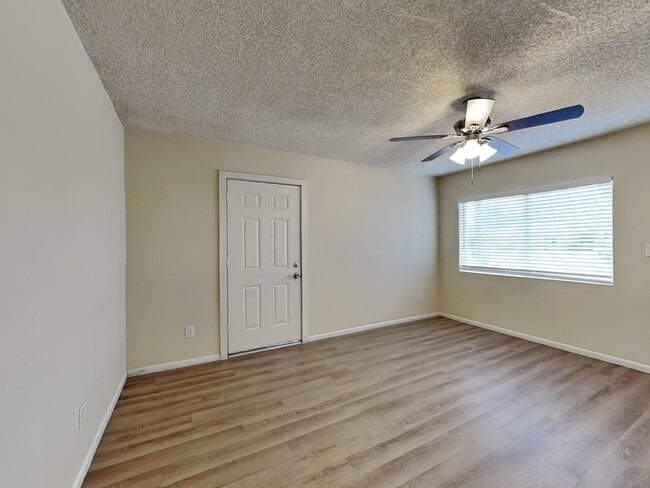 Building Photo - 807 S Toltec
