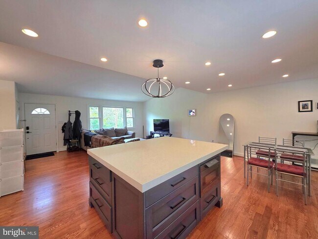 Foto del edificio - 8300 Beech Tree Rd
