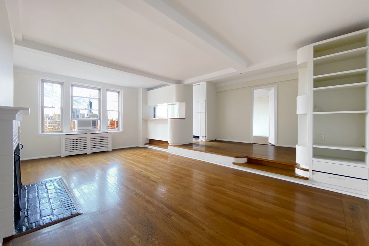 Primary Photo - 299 W 12th St