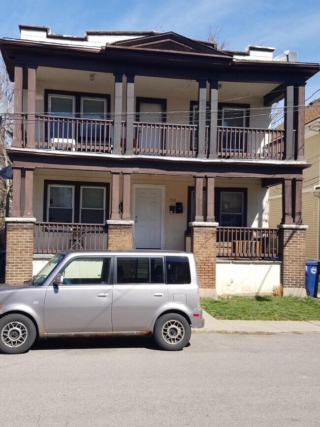Foto del edificio - 710 Townsend Plz