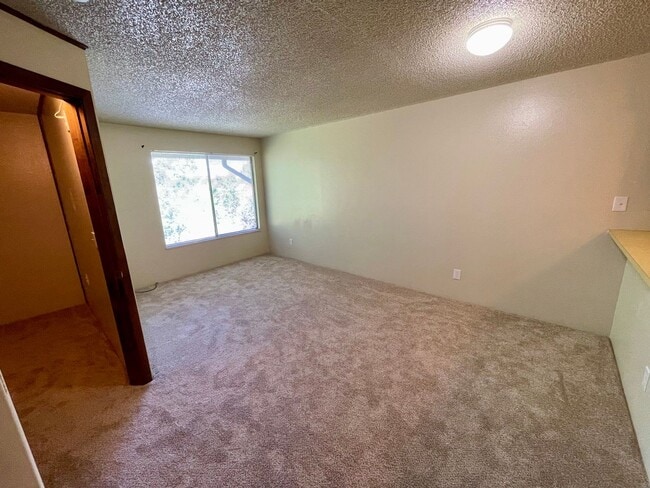 Building Photo - Cozy Studio Condo with Bonus Room/Study!