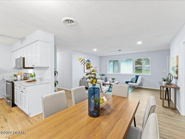 Building Photo - 879 Ponderosa Dr