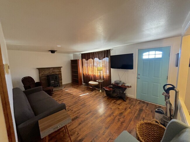 Building Photo - 580 W Abajo Dr