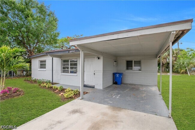 Building Photo - 1527 Gardenia Ave