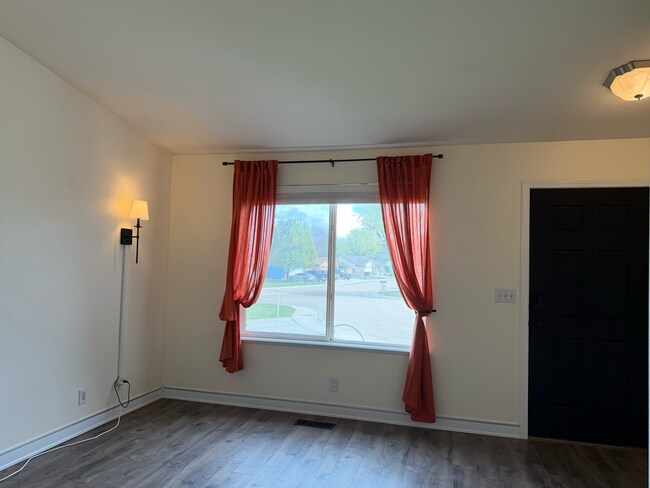 Foto del edificio - 8103 Waterfowl Ave