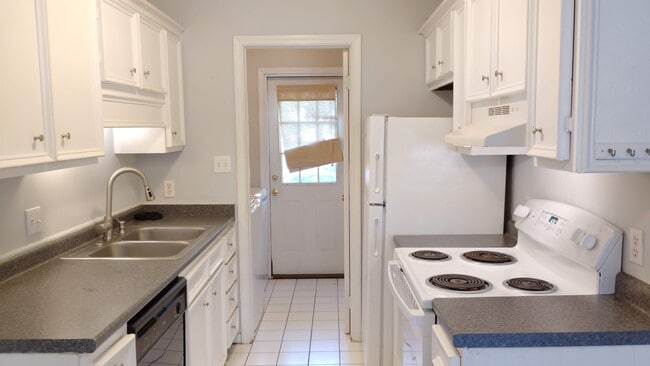 Foto del edificio - 502 Oak Circle Dr