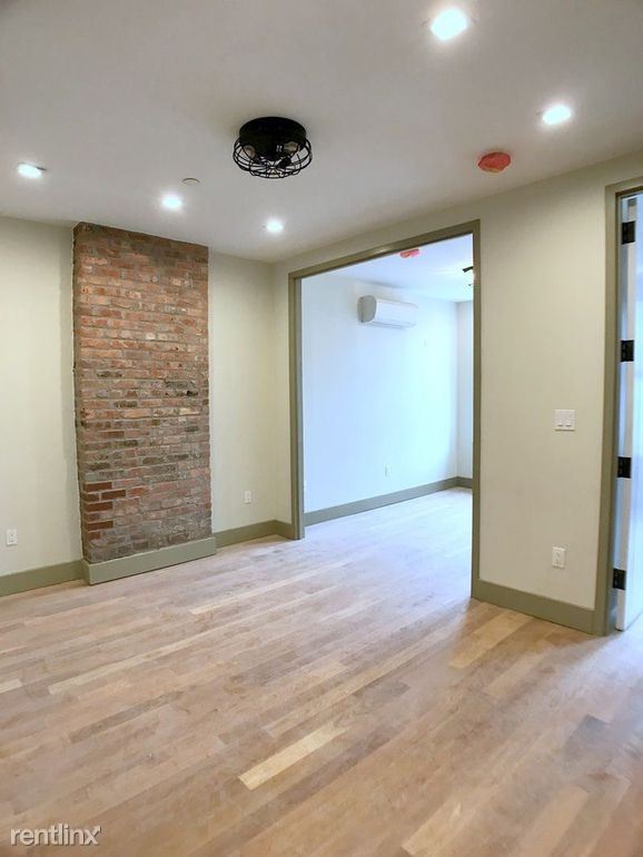 Building Photo - 1620 Saint Johns Pl