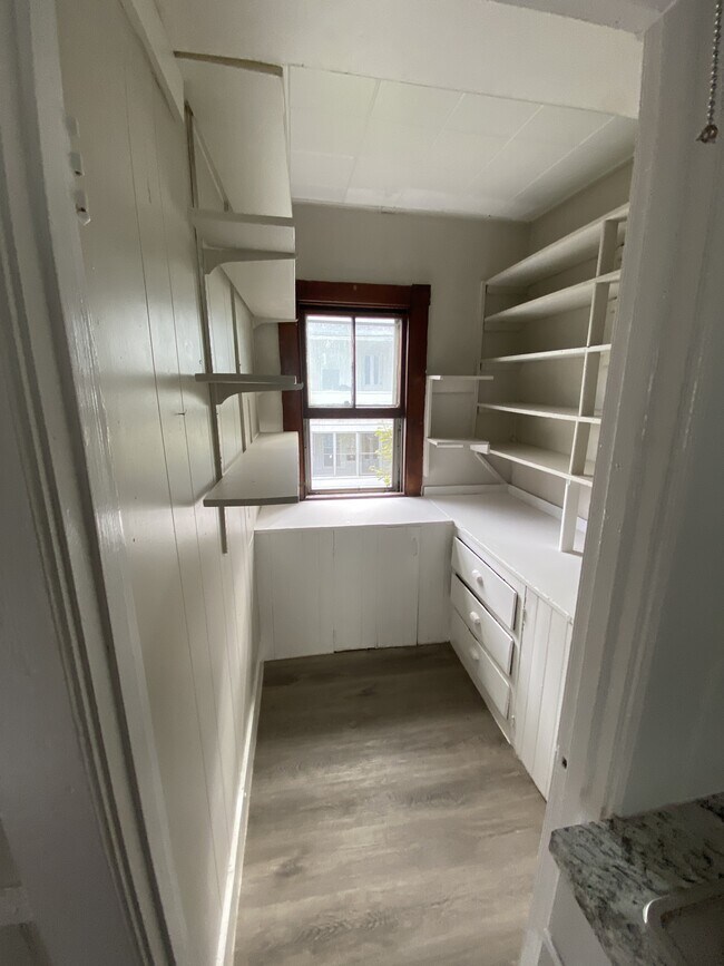 Building Photo - 153 Jubilee St