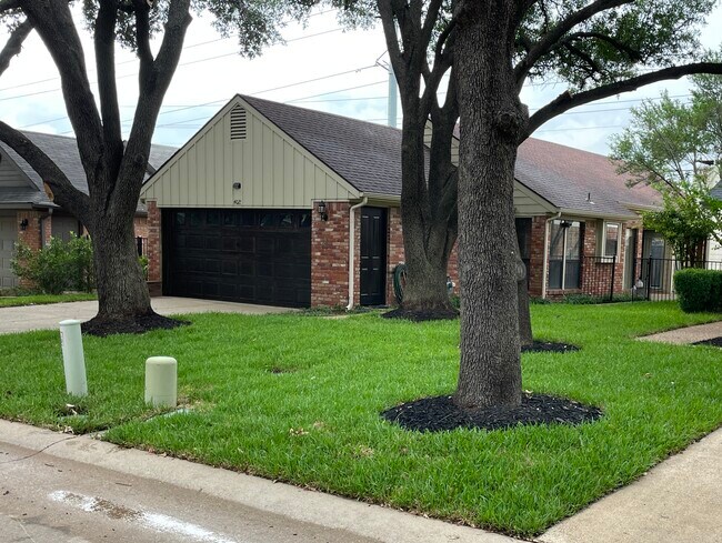 Photo - 4025 Rive Ln House